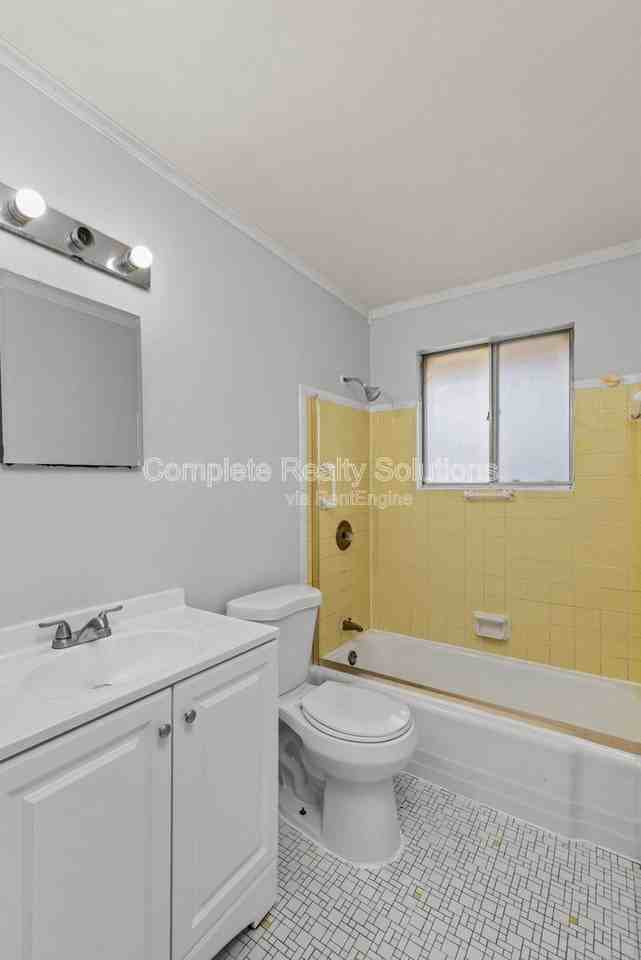 11809 Bridgevale Ave - Photo 7 of 26