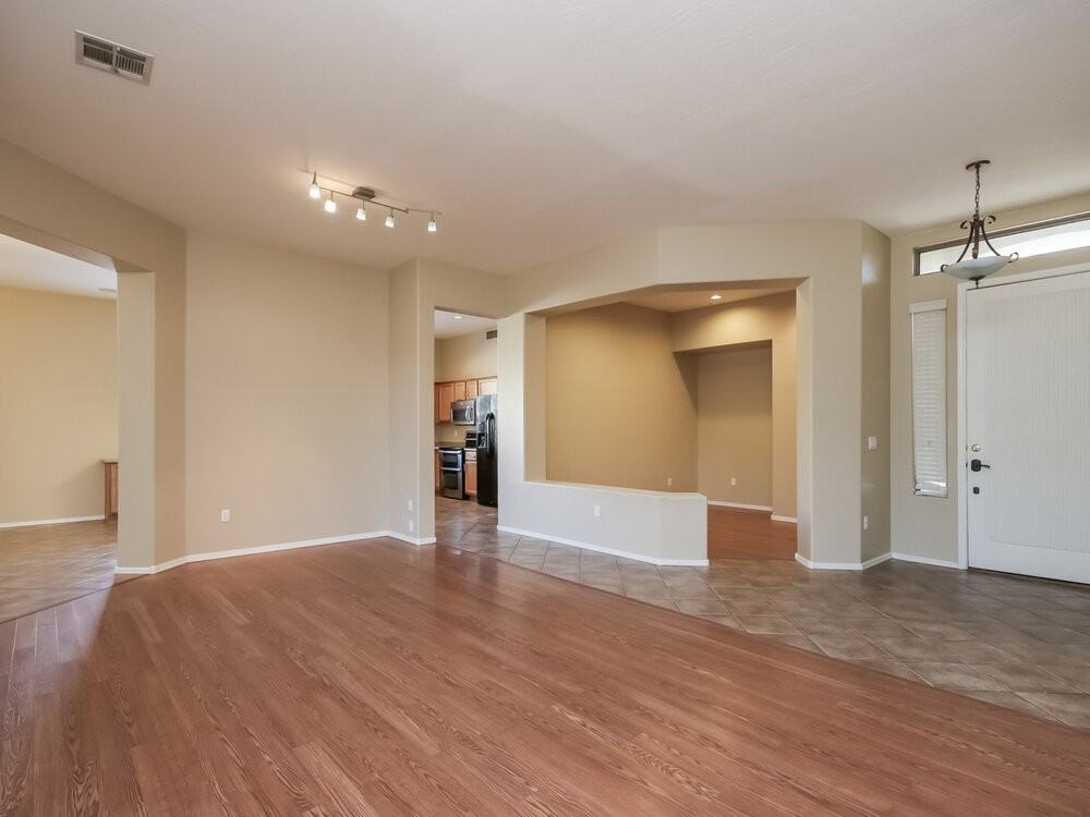 1714 S Colonial Dr - Photo 2 of 13