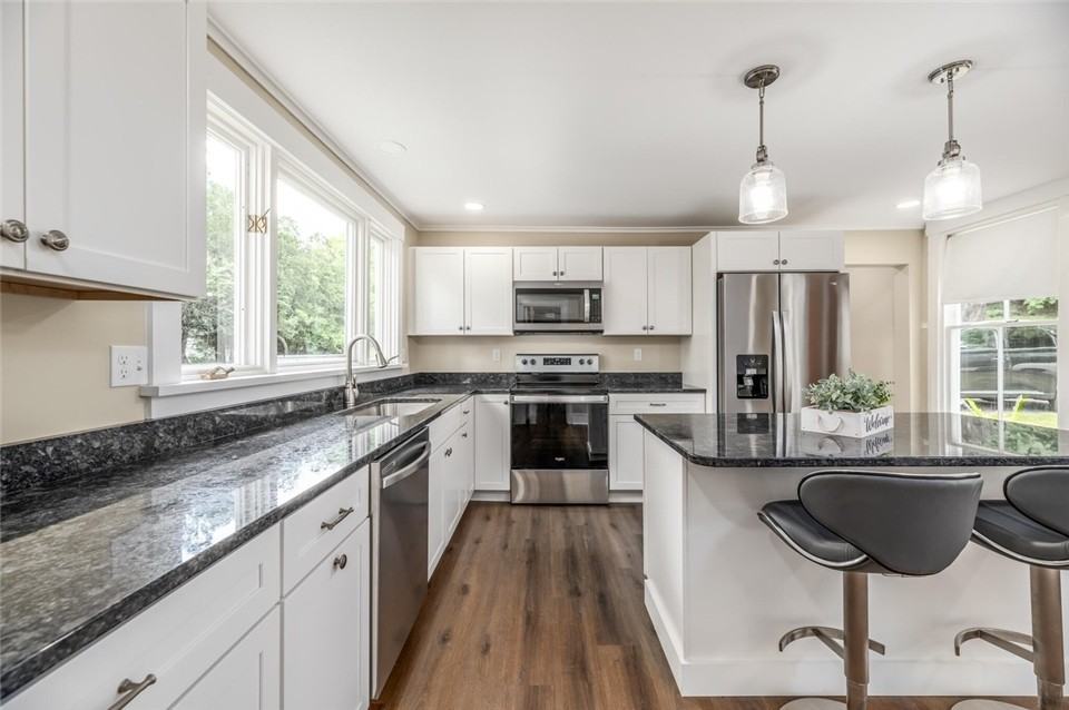 205 Main St - Photo 3 of 19