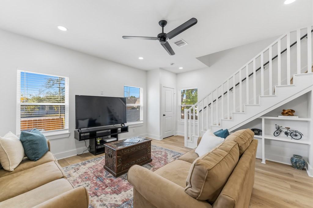3327 Cornell St #B - Photo 3 of 24