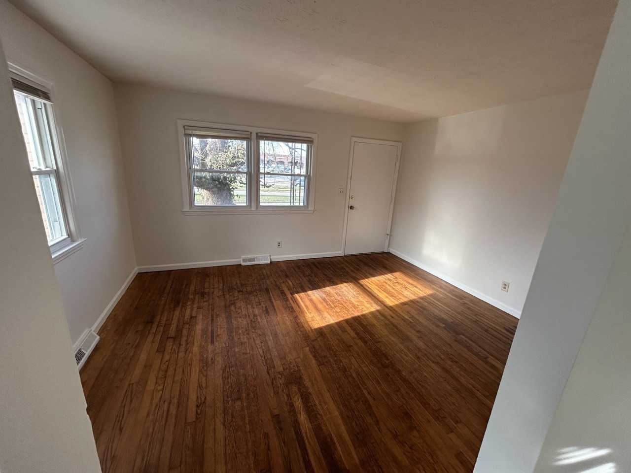 3512 Lansdowne Dr #B - Photo 3 of 8