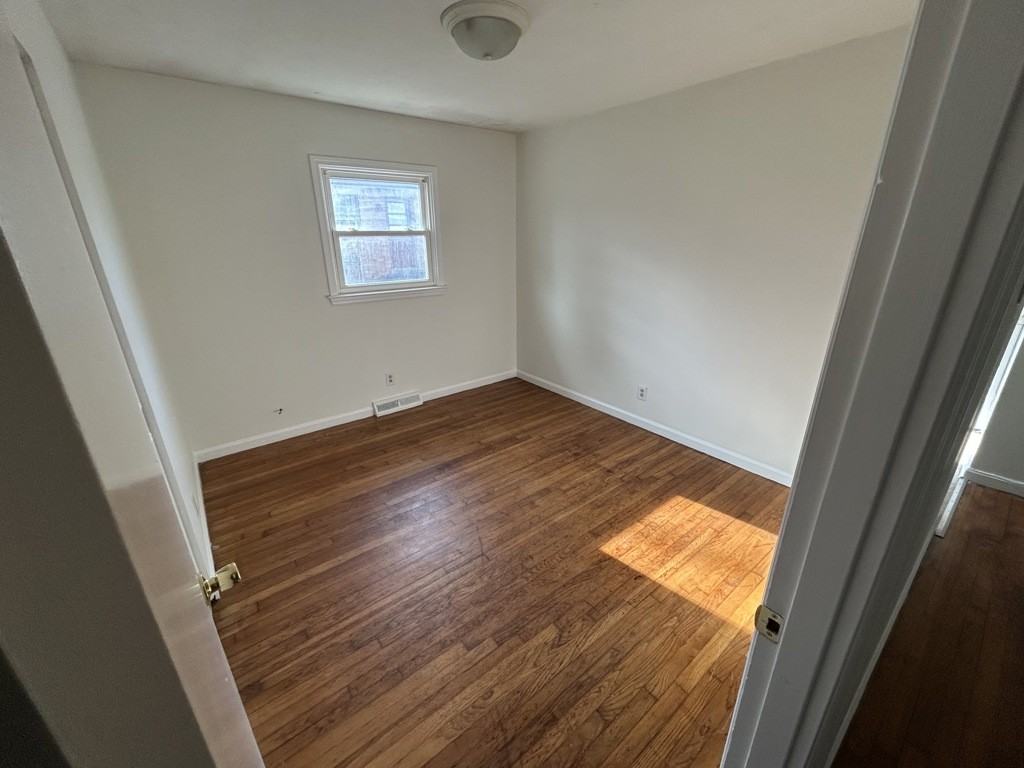 3512 Lansdowne Dr #B - Photo 7 of 8