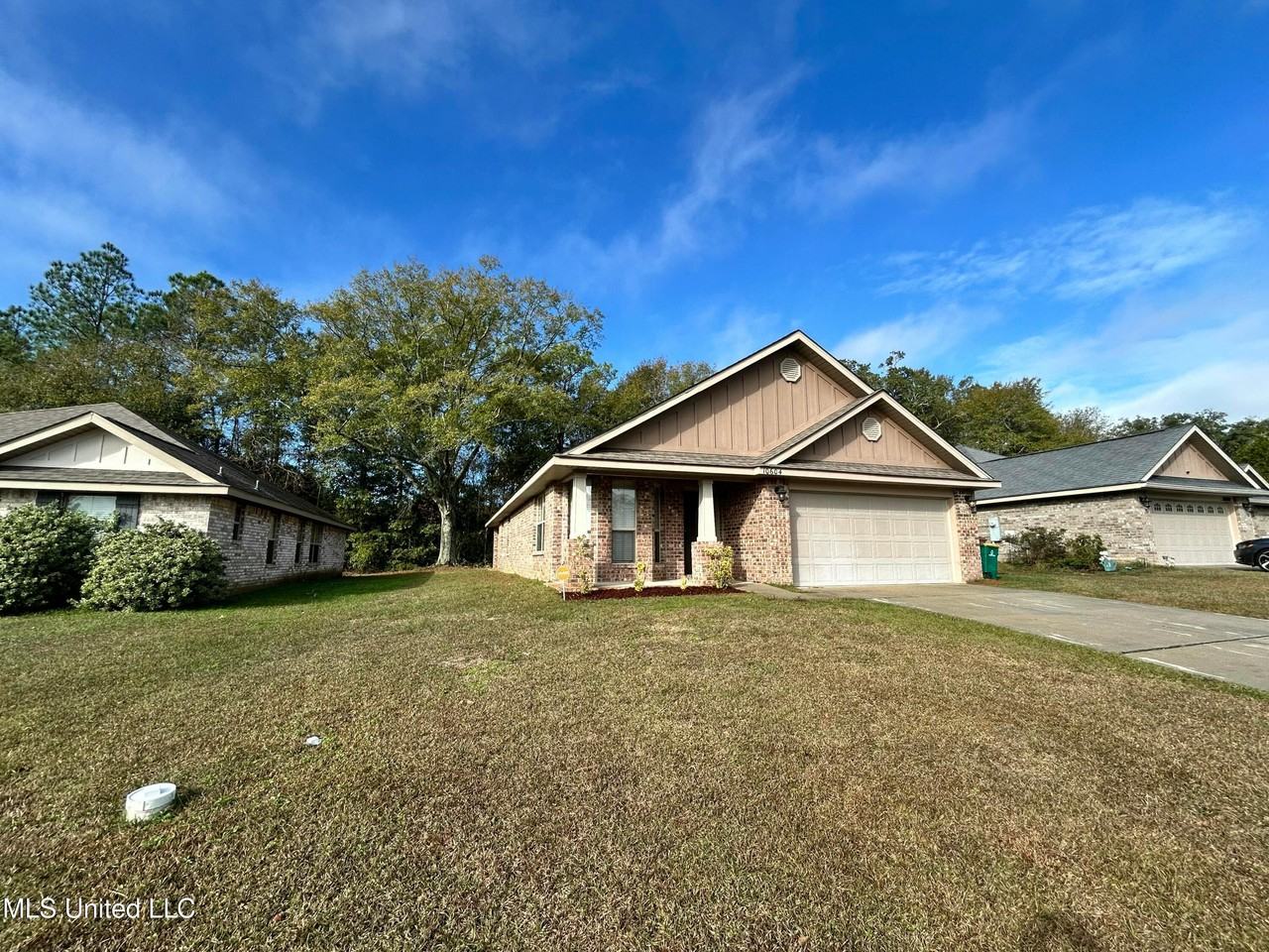 10604 Roundhill Dr - Photo 2 of 20