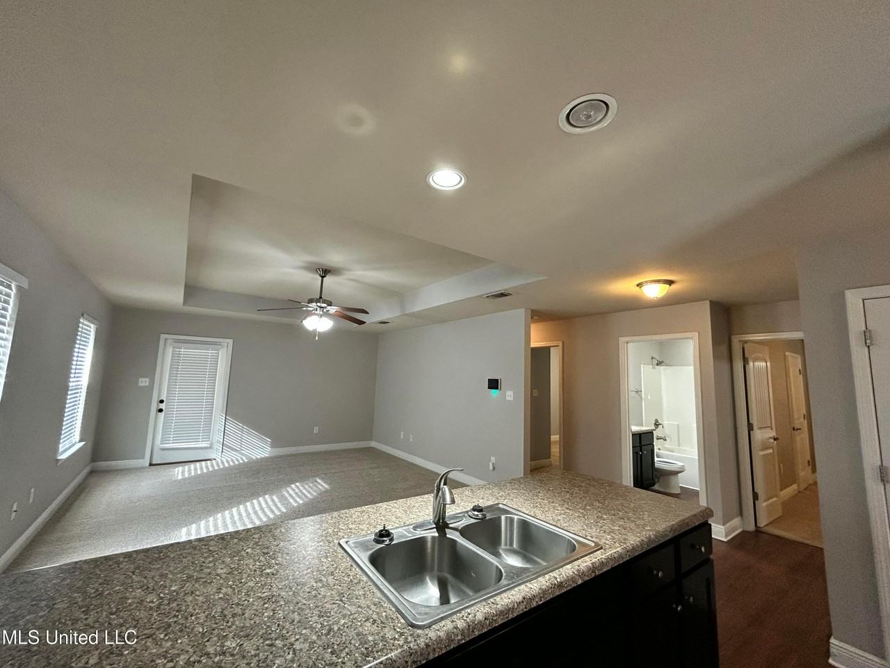 10604 Roundhill Dr - Photo 7 of 20