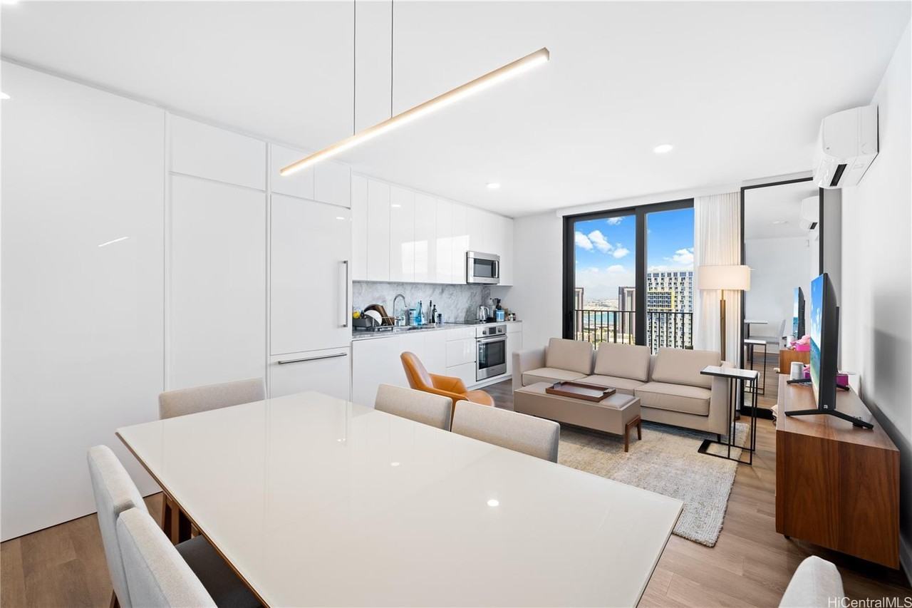 987 Queen St #3603 - Photo 3 of 24