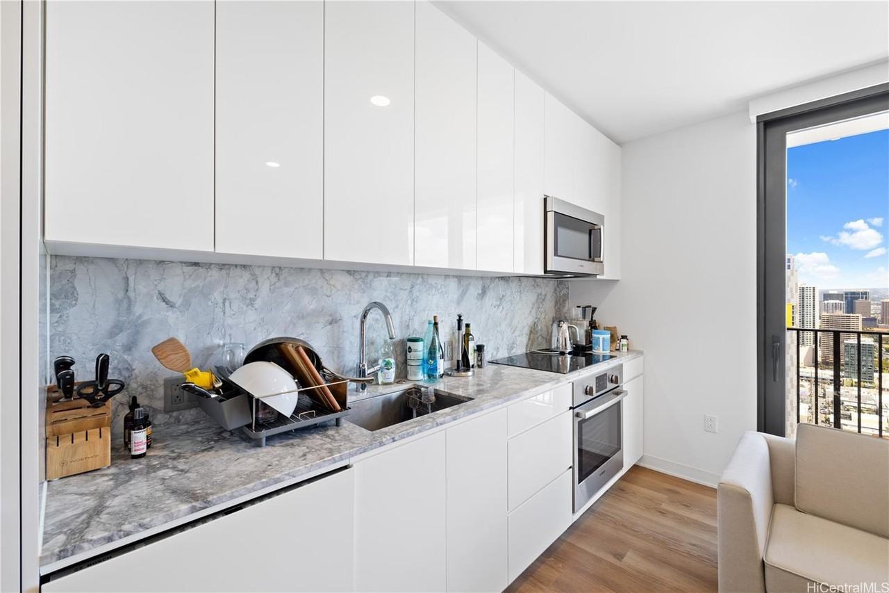 987 Queen St #3603 - Photo 4 of 24