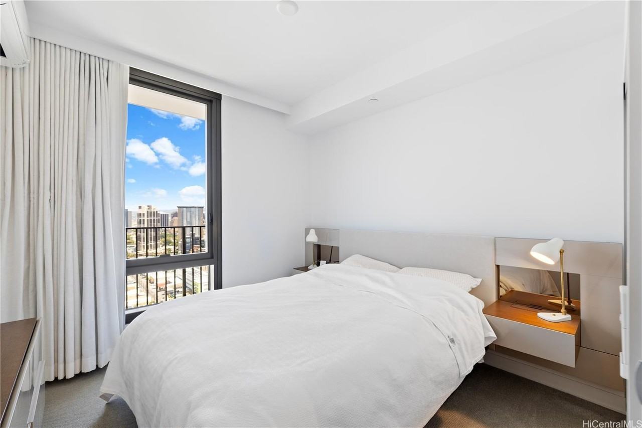 987 Queen St #3603 - Photo 5 of 24