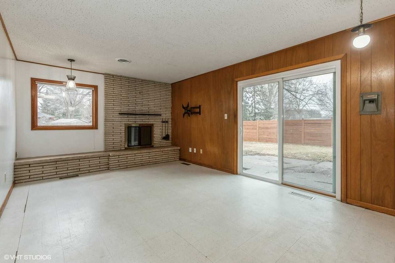 121 Belmont Ct - Photo 3 of 12