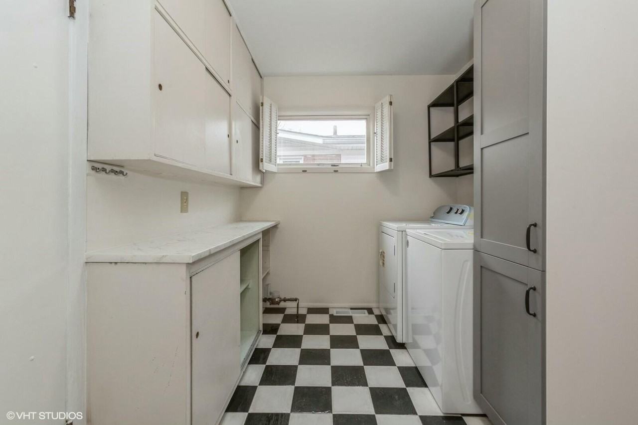 121 Belmont Ct - Photo 7 of 12