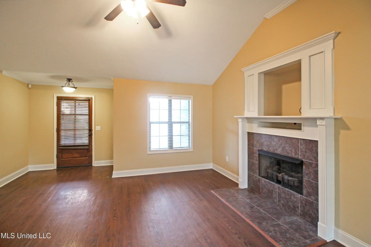 810 Windlass Cv - Photo 2 of 21