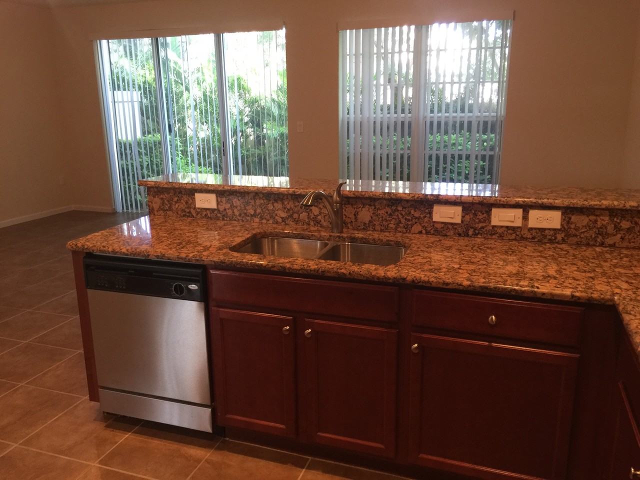 3222 Nw 31st Ter - Photo 7 of 39