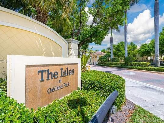 3222 Nw 31st Ter - Photo 4 of 39