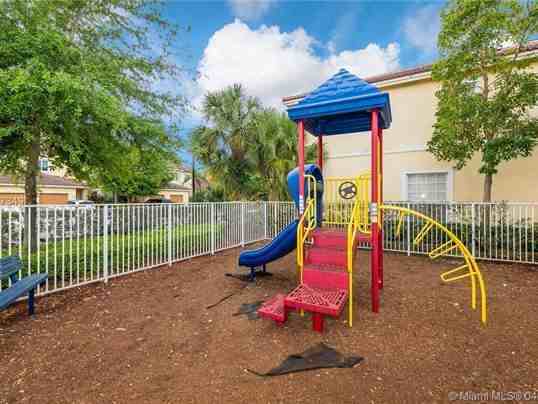 3222 Nw 31st Ter - Photo 3 of 39