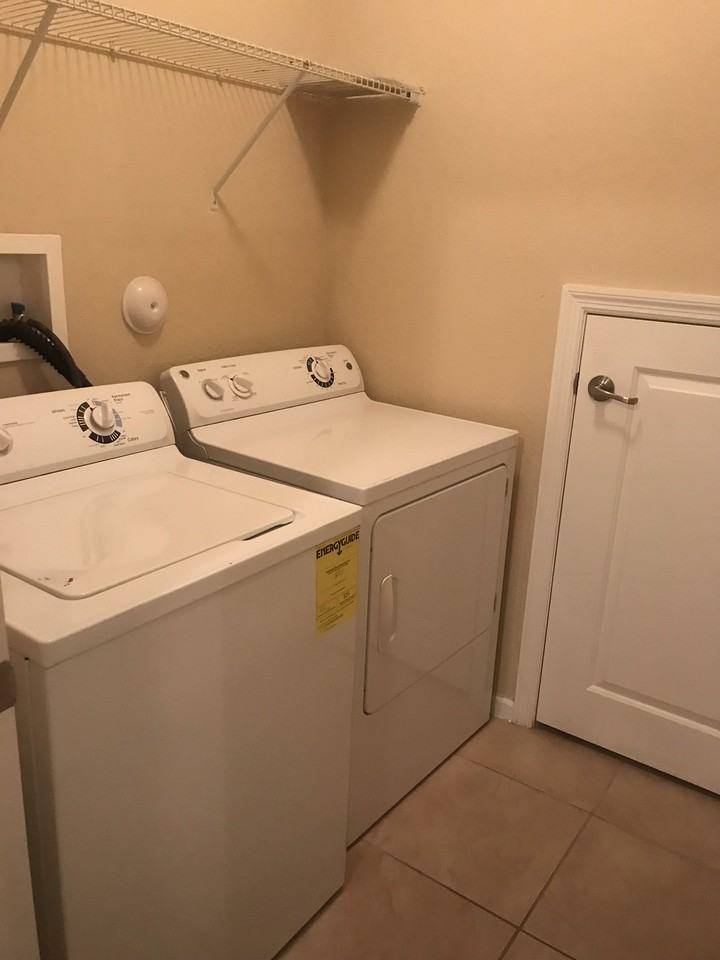 3222 Nw 31st Ter - Photo 5 of 39