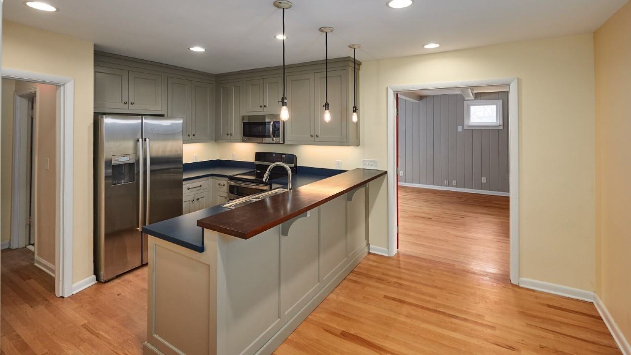 2102 Avalon Dr - Photo 5 of 13