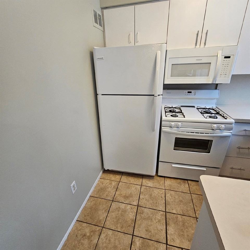 48498 Sugarbush Rd - Photo 4 of 10