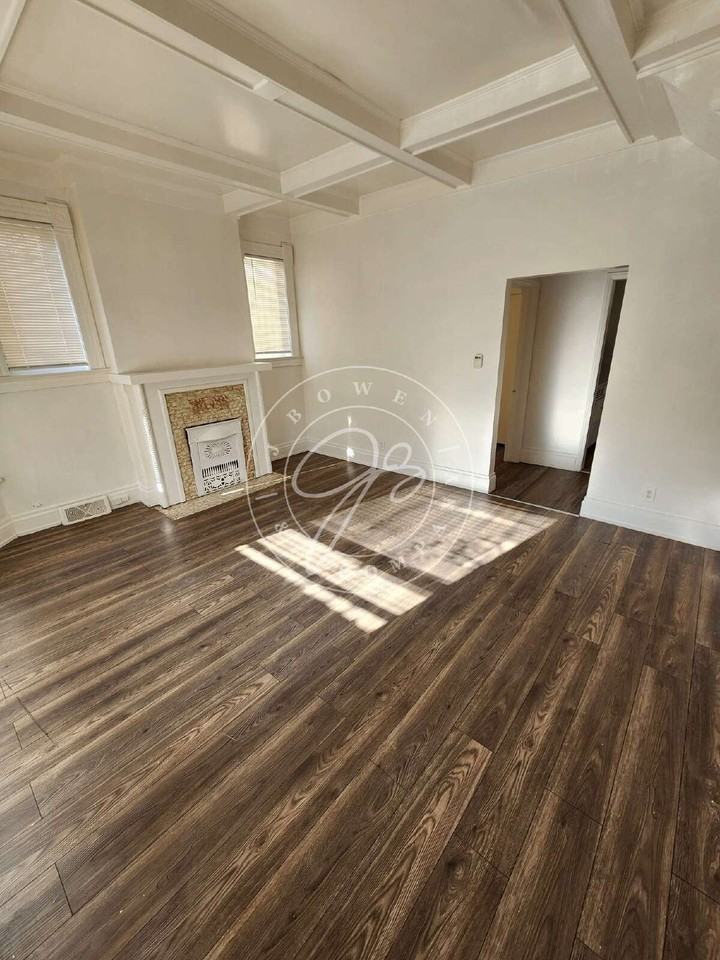 1304 Broadway St - Photo 2 of 7