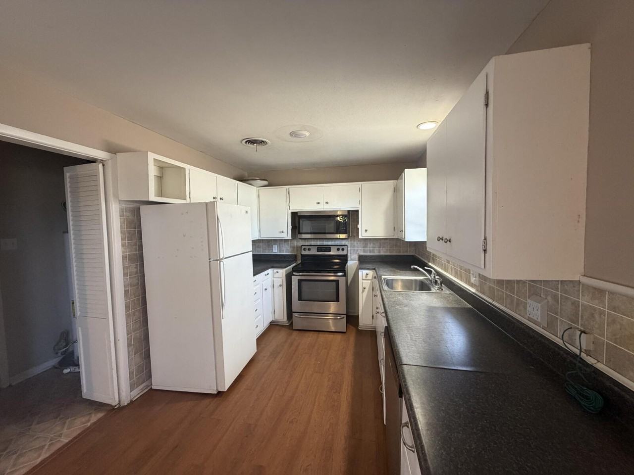 4608 39th St - Photo 6 of 11