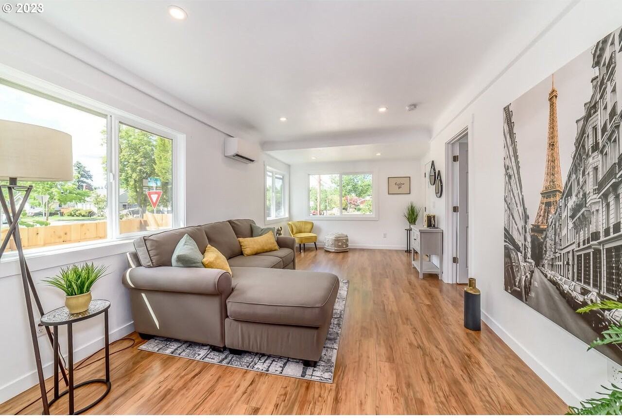 1493 Lincoln St - Photo 2 of 18