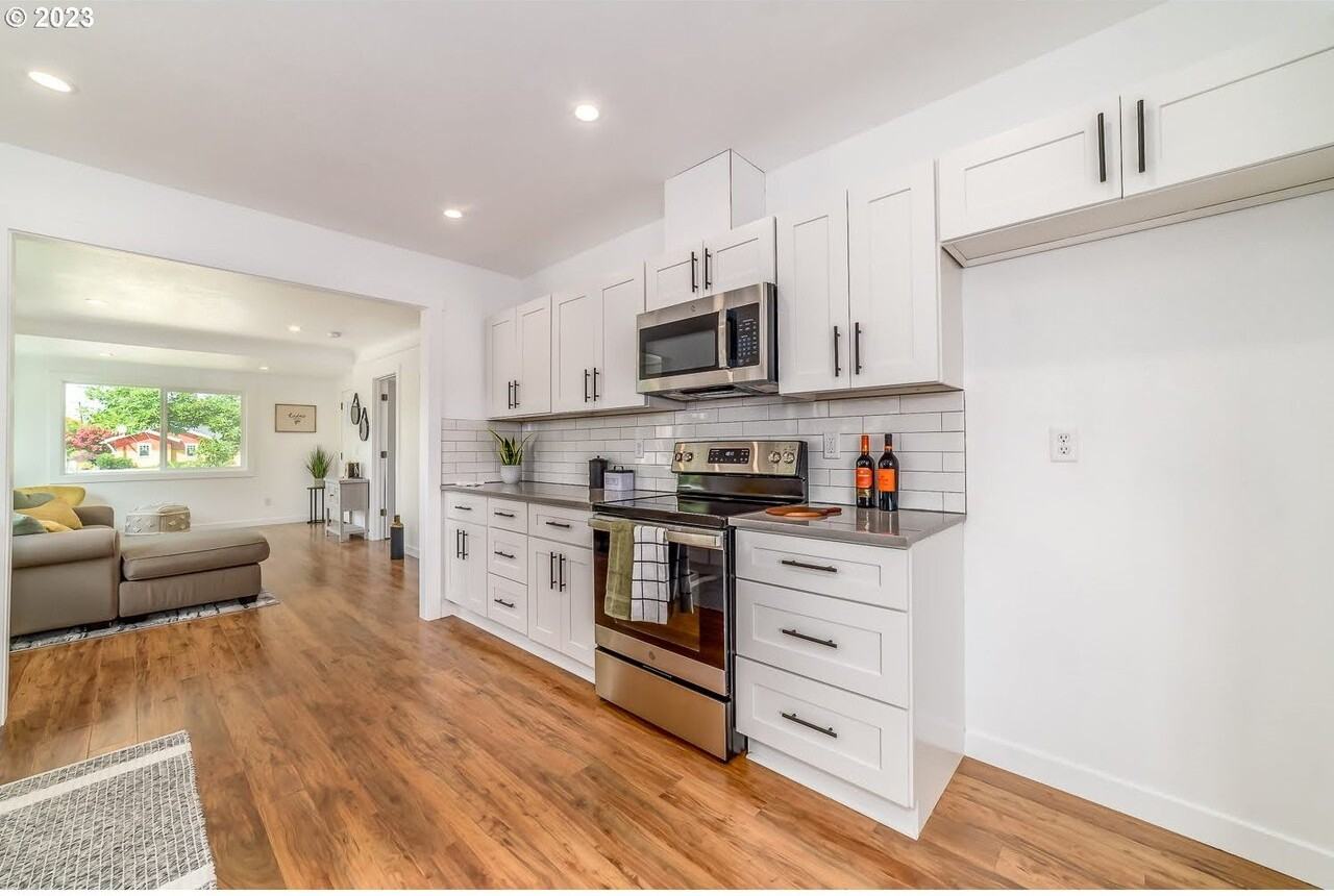 1493 Lincoln St - Photo 4 of 18