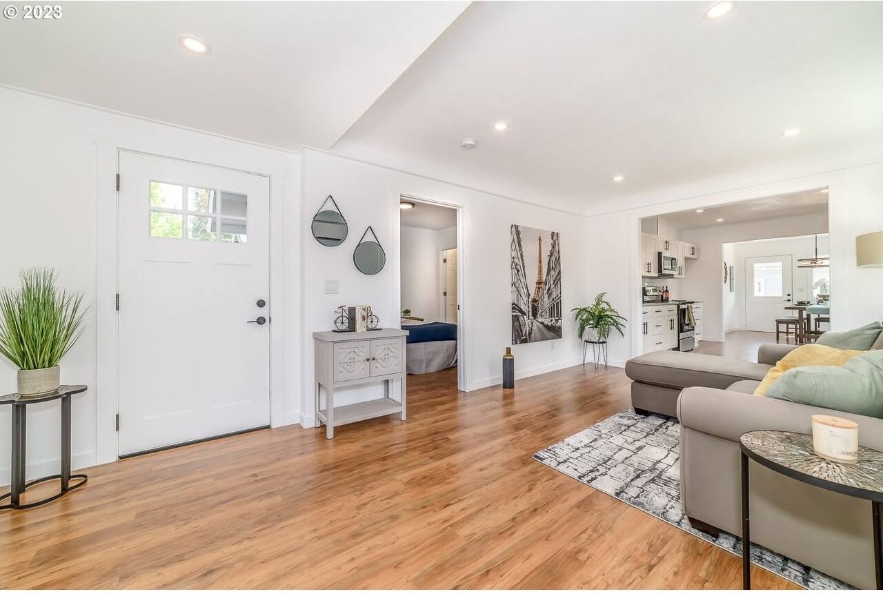 1493 Lincoln St - Photo 5 of 18