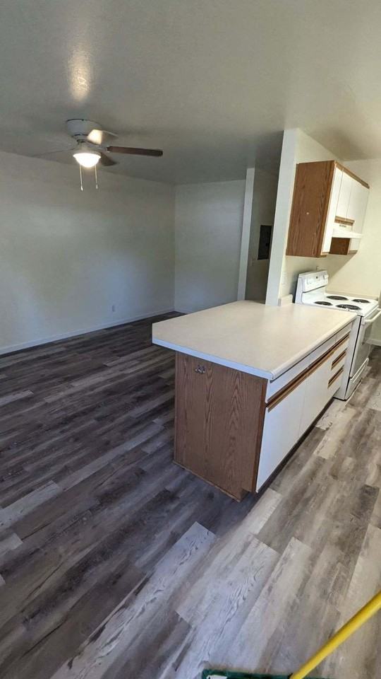 700 Ne Johnson St - Photo 2 of 7