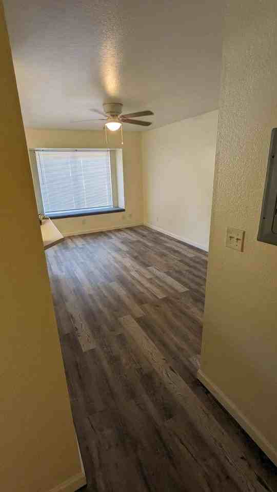 700 Ne Johnson St - Photo 3 of 7