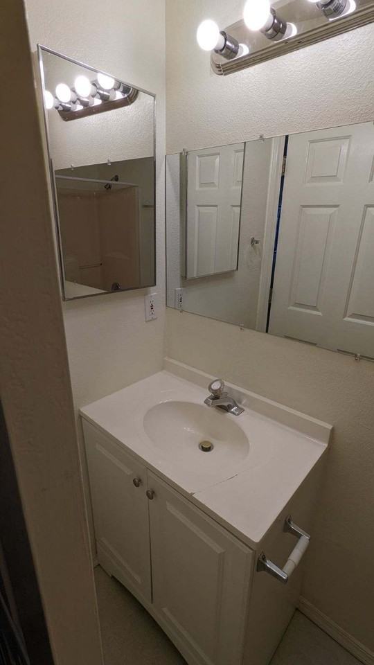 700 Ne Johnson St - Photo 5 of 7