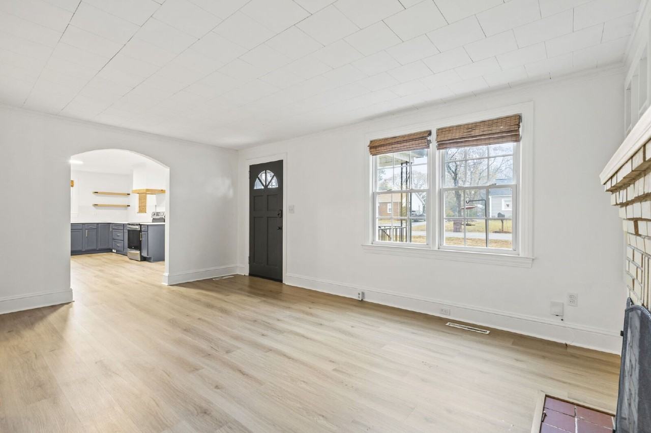 456 Longview Dr - Photo 4 of 27