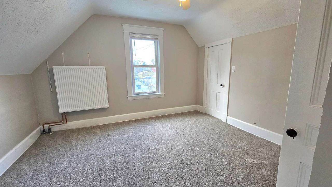 1453 Payne Ave - Photo 3 of 17