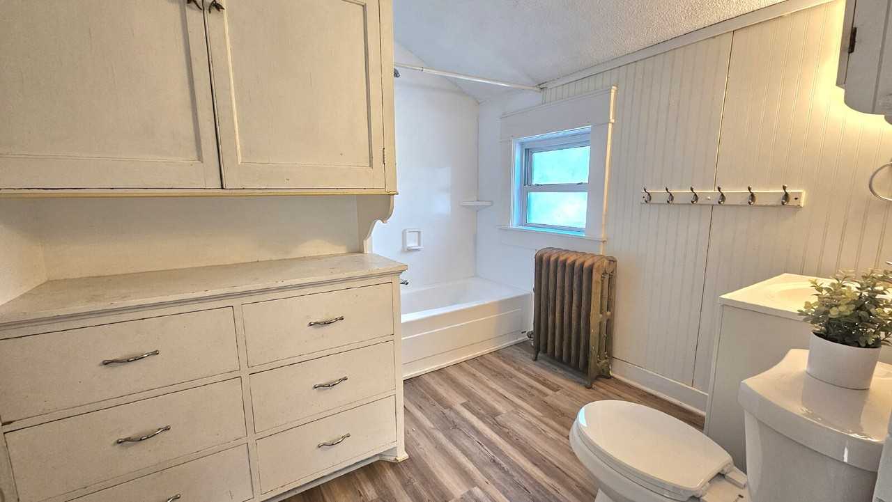 1453 Payne Ave - Photo 7 of 17