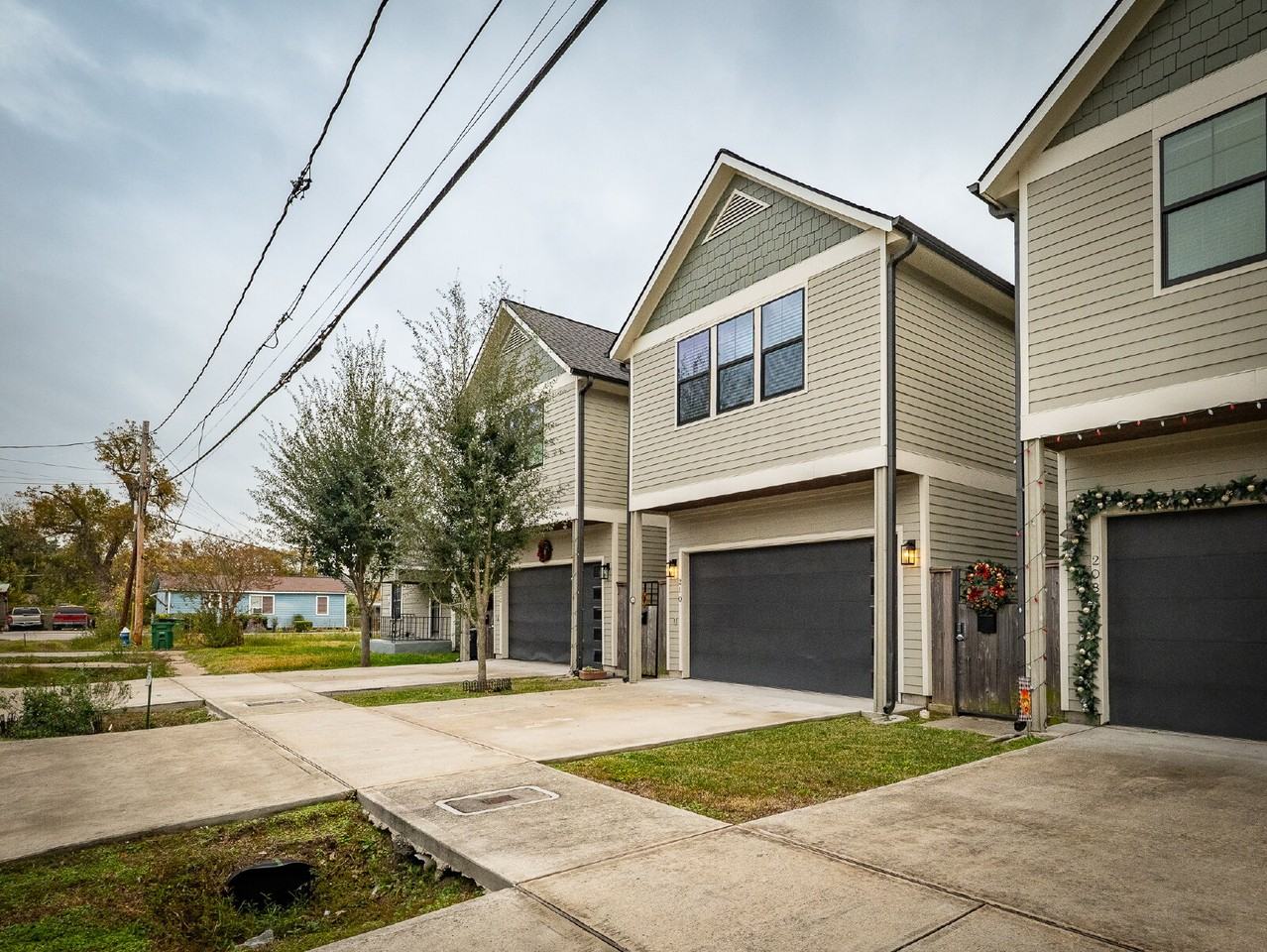 210 E 32nd St - Photo 2 of 50