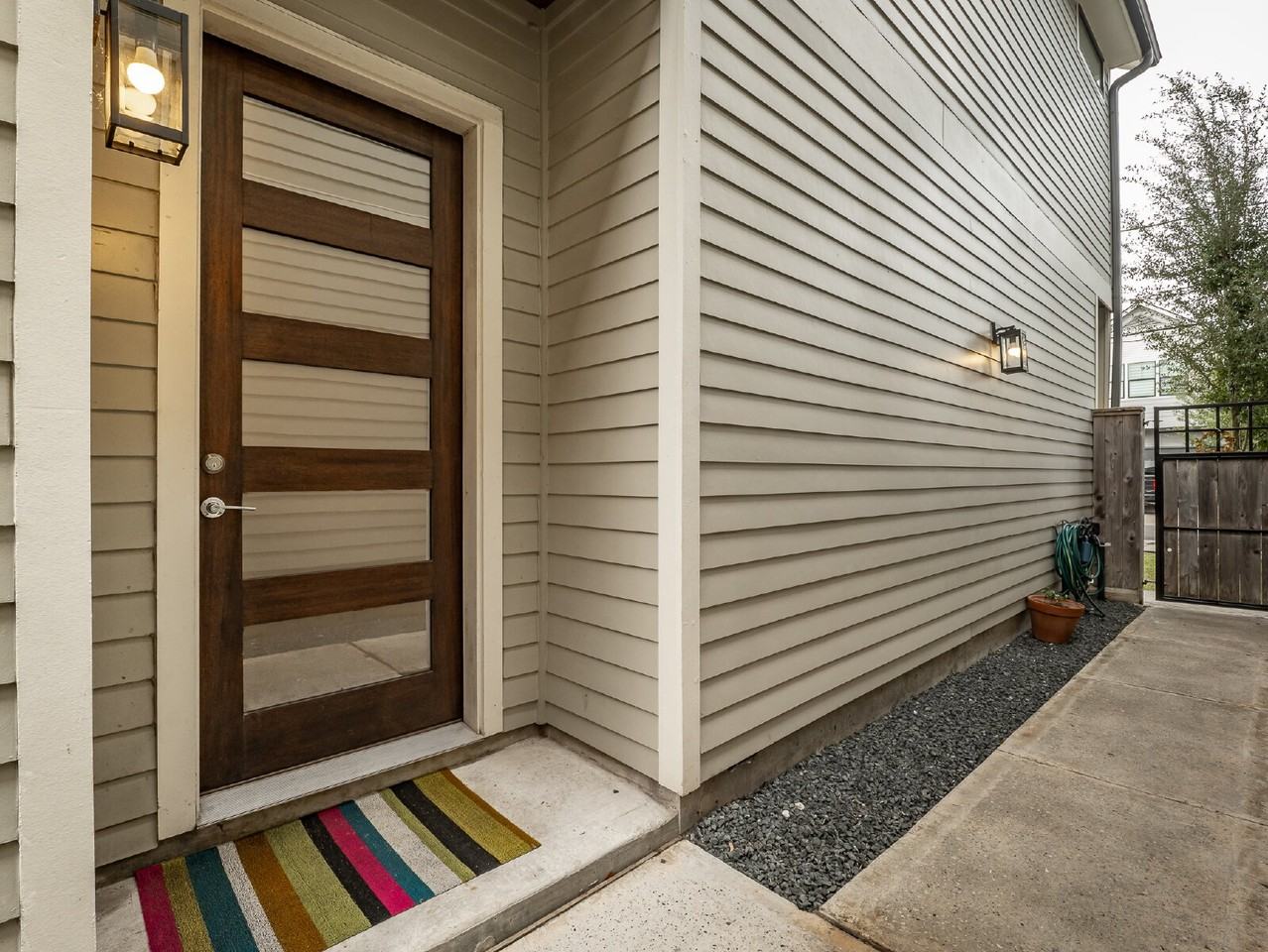 210 E 32nd St - Photo 5 of 50