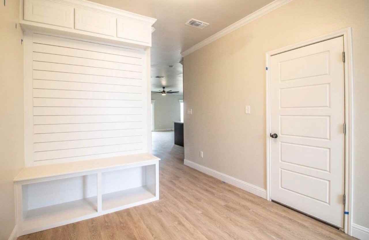 7001 17th St - Photo 3 of 24