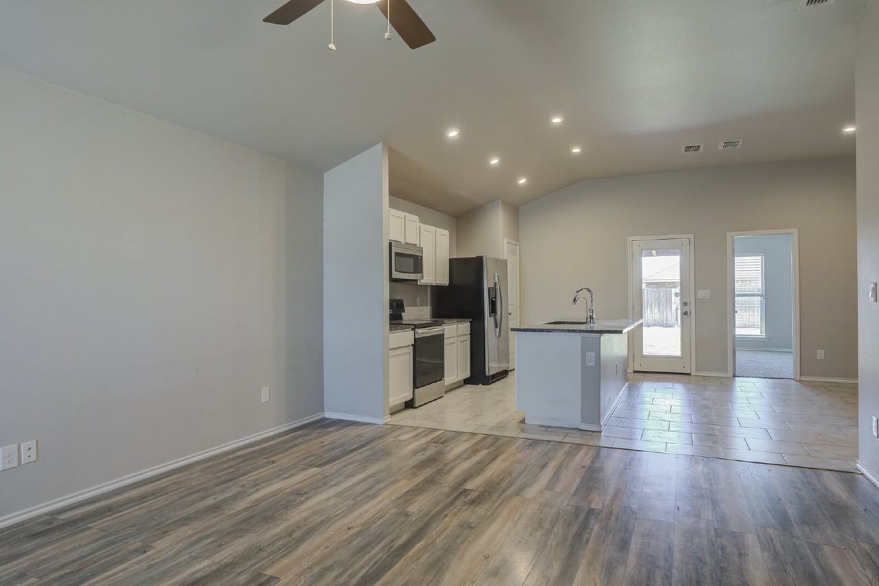 13308 Avenue V - Photo 6 of 30