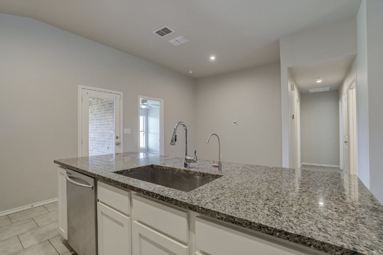 13308 Avenue V - Photo 7 of 30