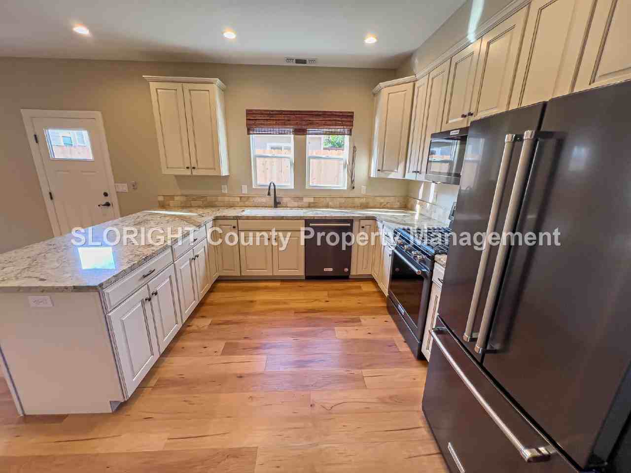 614 Vine St - Photo 4 of 25