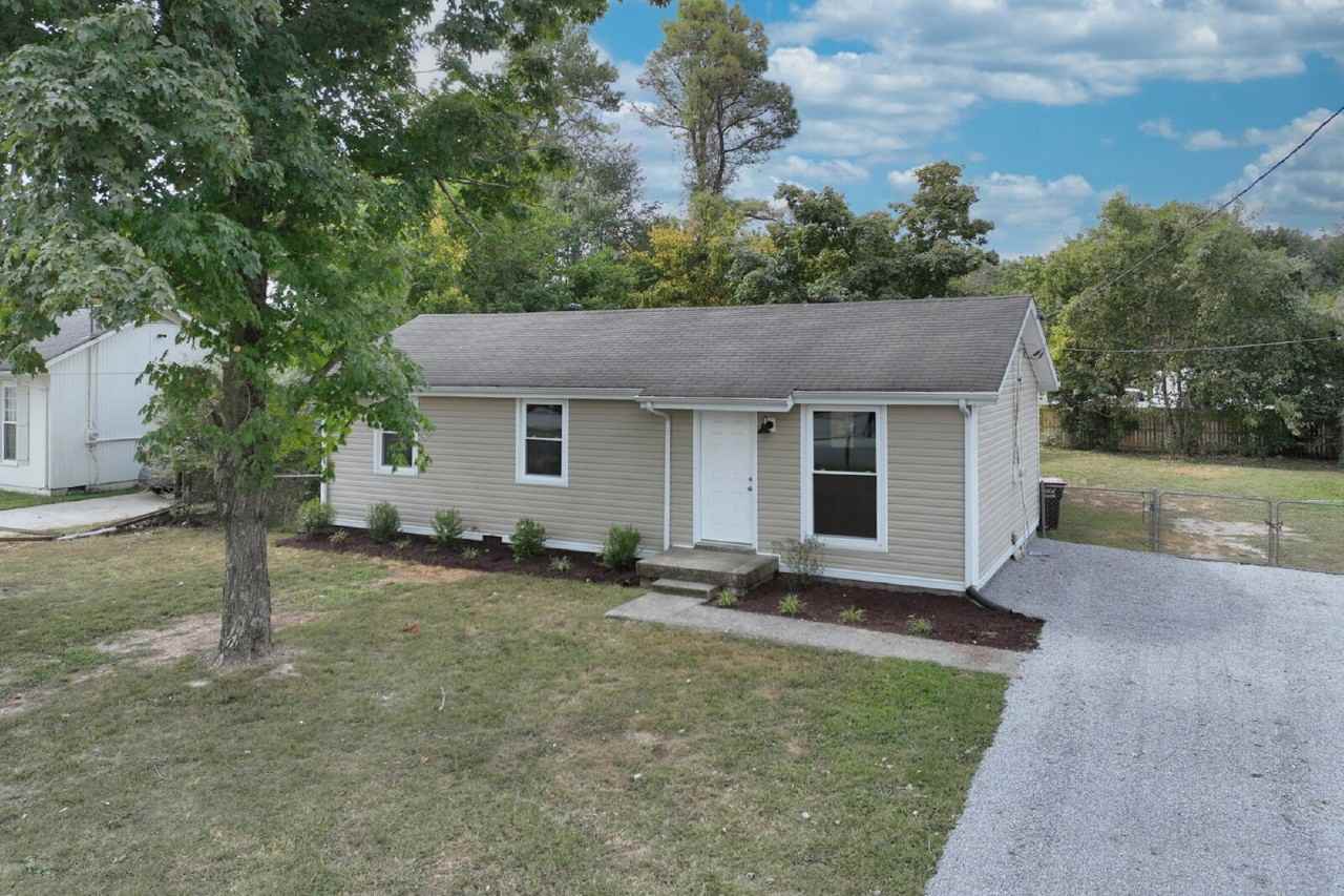 1015 Slaters Creek Rd - Photo 3 of 38