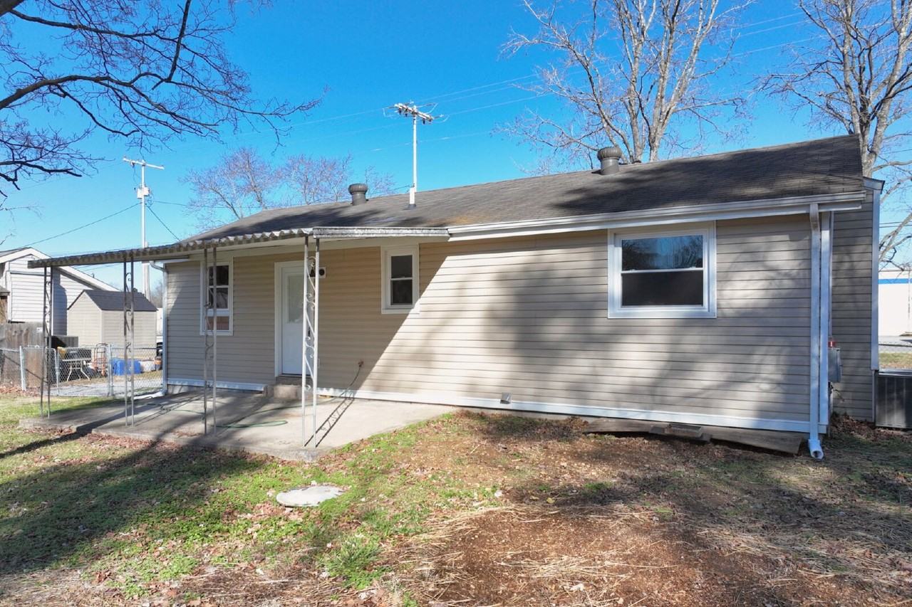 1015 Slaters Creek Rd - Photo 6 of 38