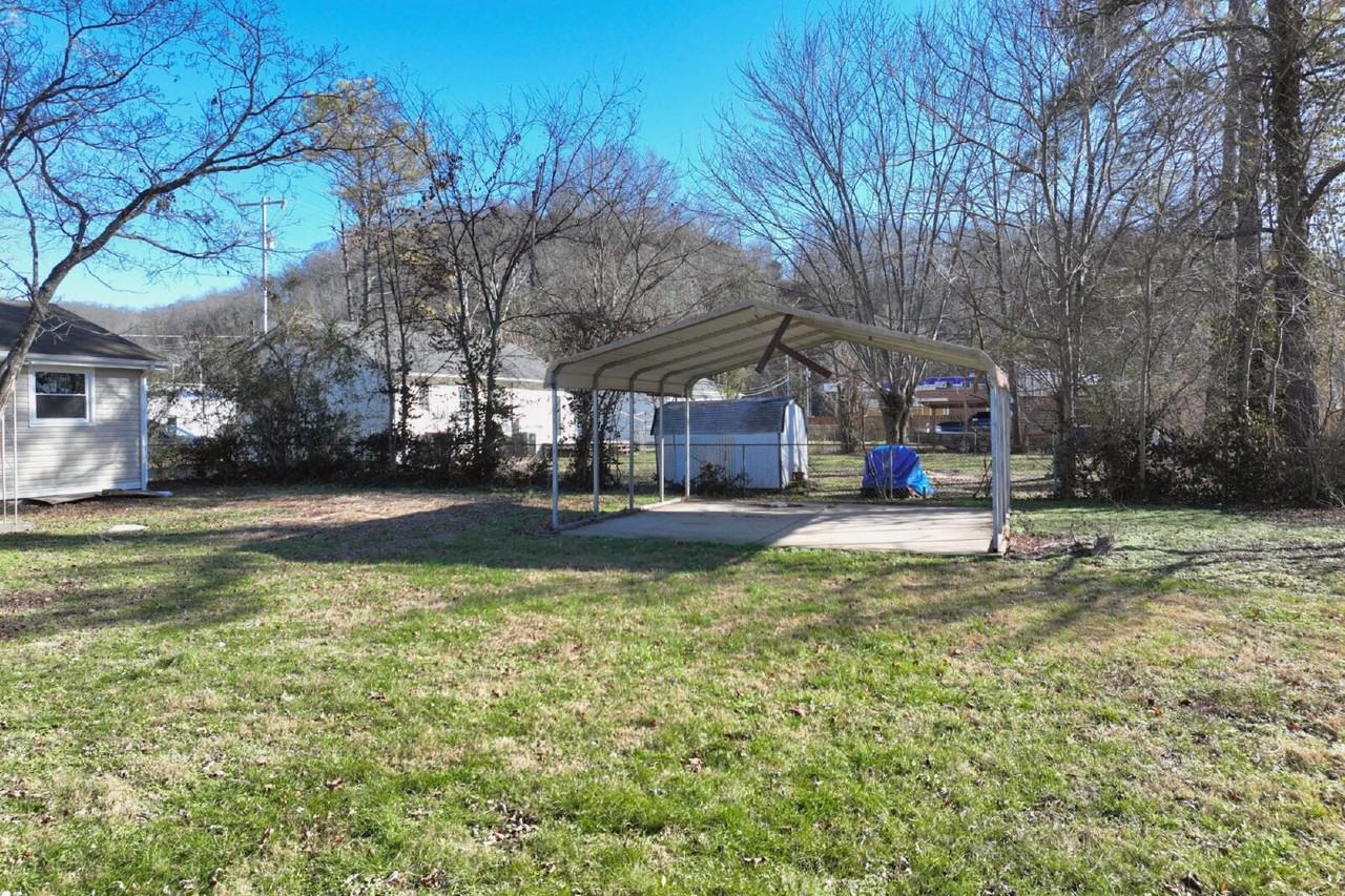 1015 Slaters Creek Rd - Photo 7 of 38