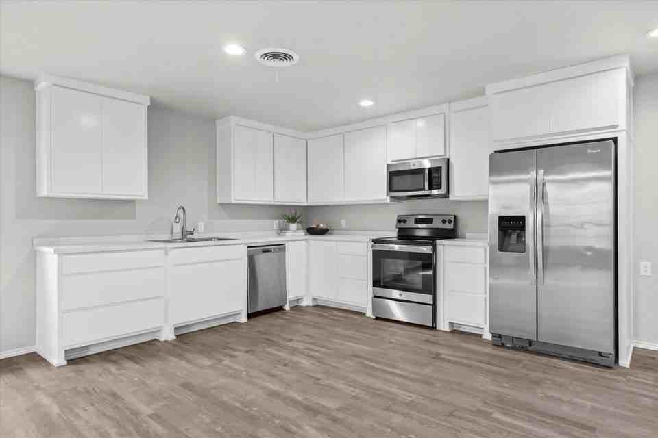 327 Hiracheta Dr - Photo 5 of 26