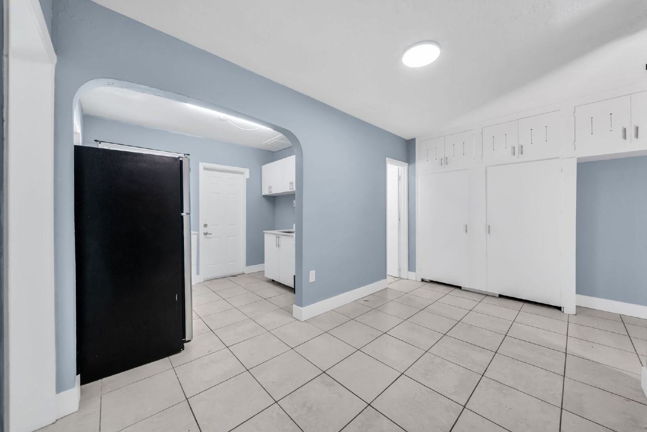 1815 Mckinley St #9 - Photo 6 of 9