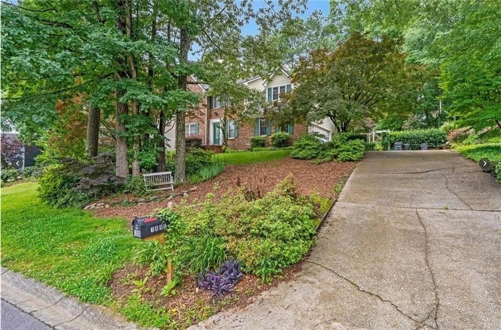 1880 Meadowchase Ct - Photo 2 of 33