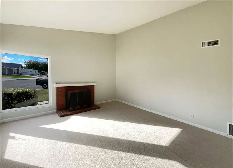 22257 Emerald St - Photo 4 of 22