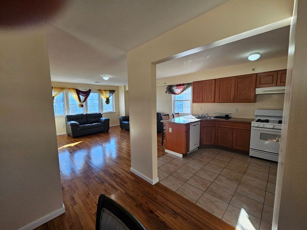 129-131 S 9th St - Photo 2 of 14