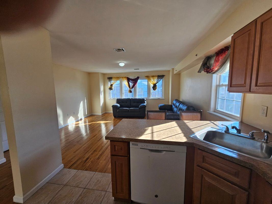 129-131 S 9th St - Photo 3 of 14