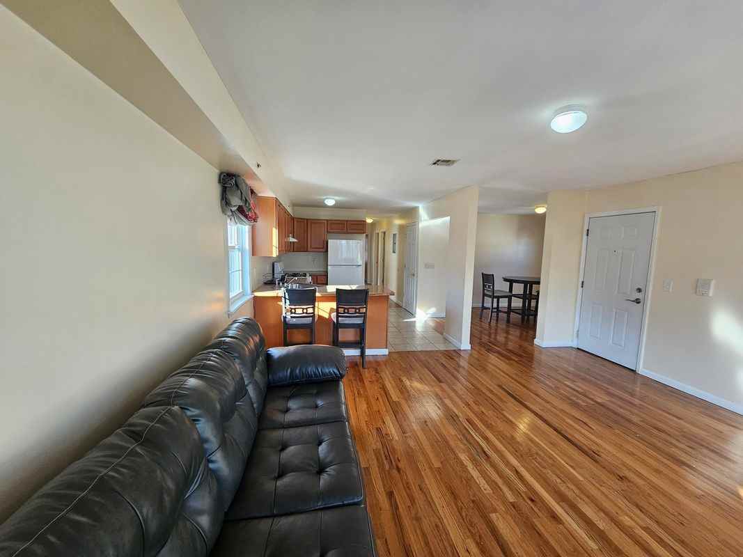 129-131 S 9th St - Photo 4 of 14