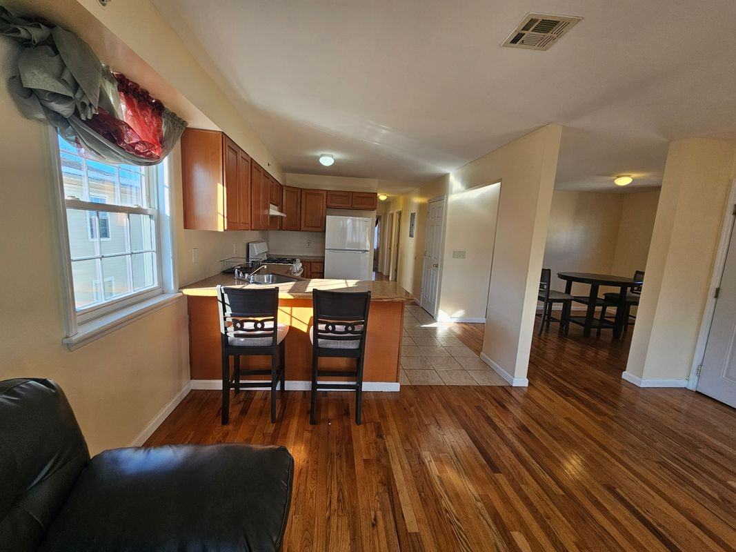 129-131 S 9th St - Photo 6 of 14