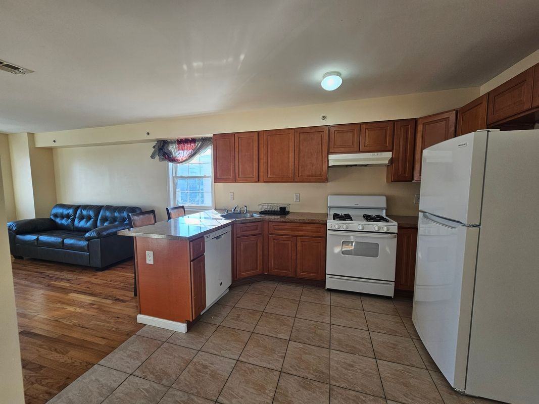 129-131 S 9th St - Photo 7 of 14