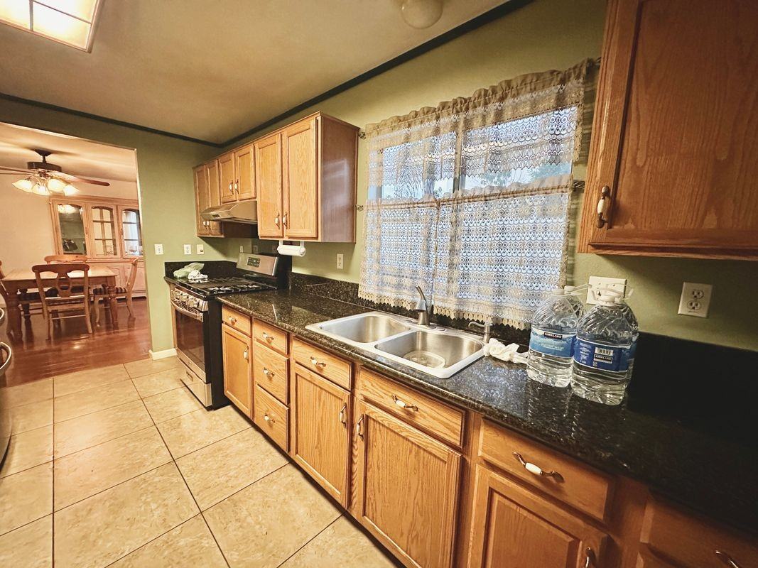 17003 Abell Ct - Photo 3 of 7